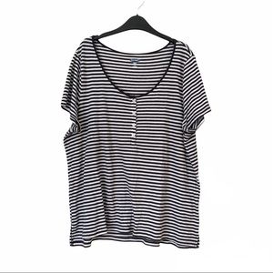✨3/$15✨ Old Navy Button Detail Striped Tshirt